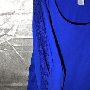 Lightweight long sleeve with lace insert